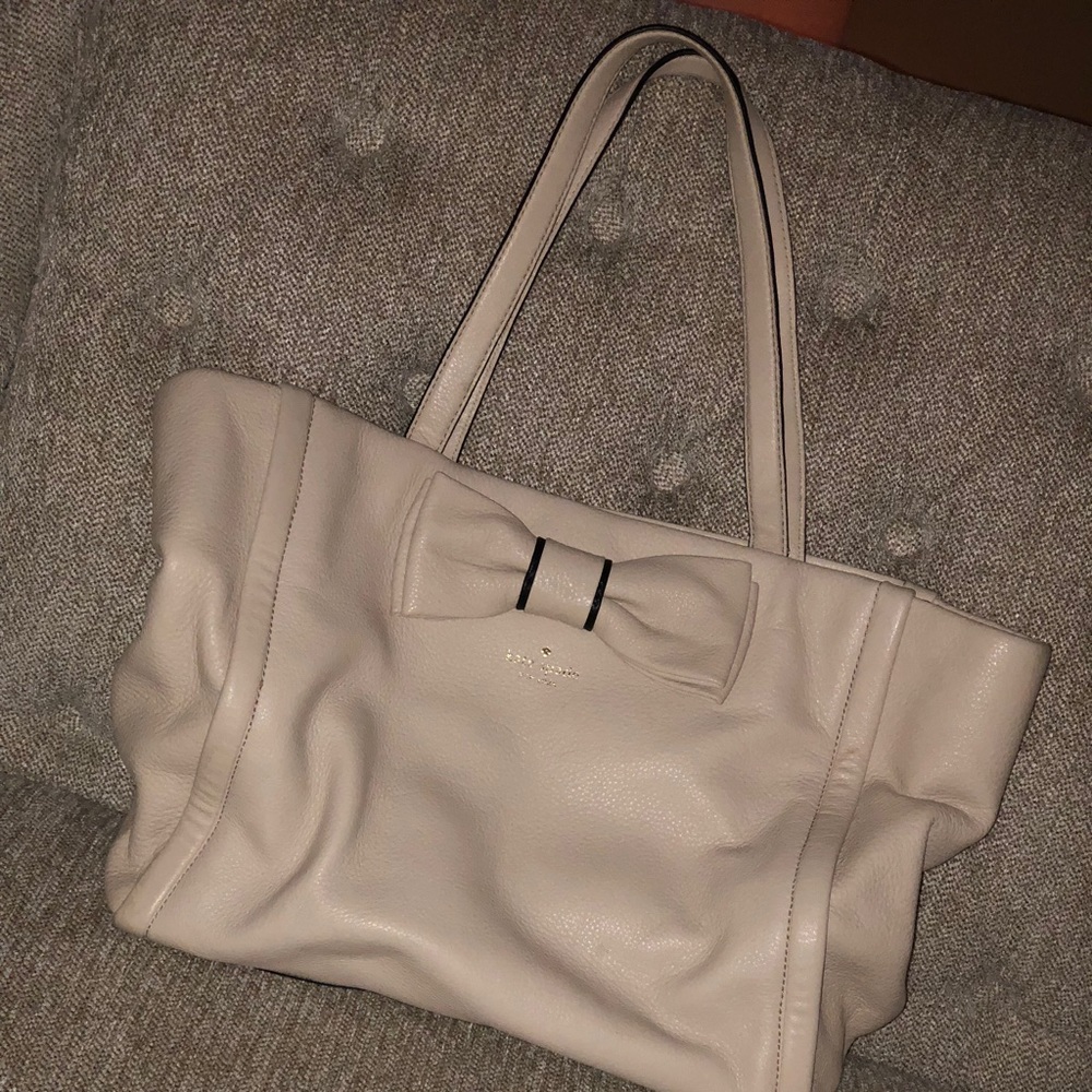 Timeless Kate Spade bow tote!